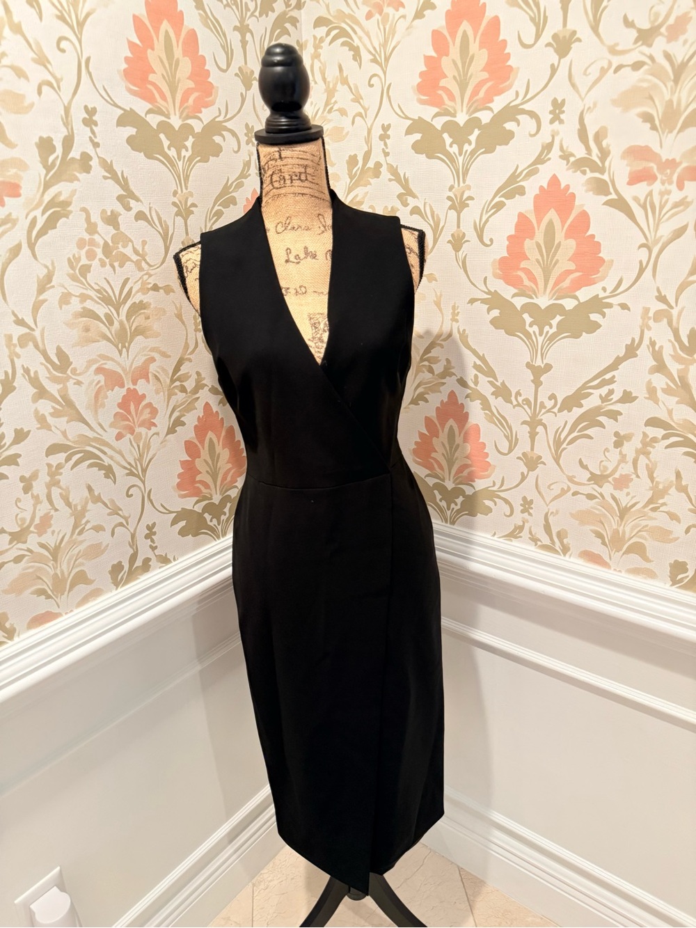 Alice + Olivia Black Sleeveless V-Neck Midi Sheath Dress